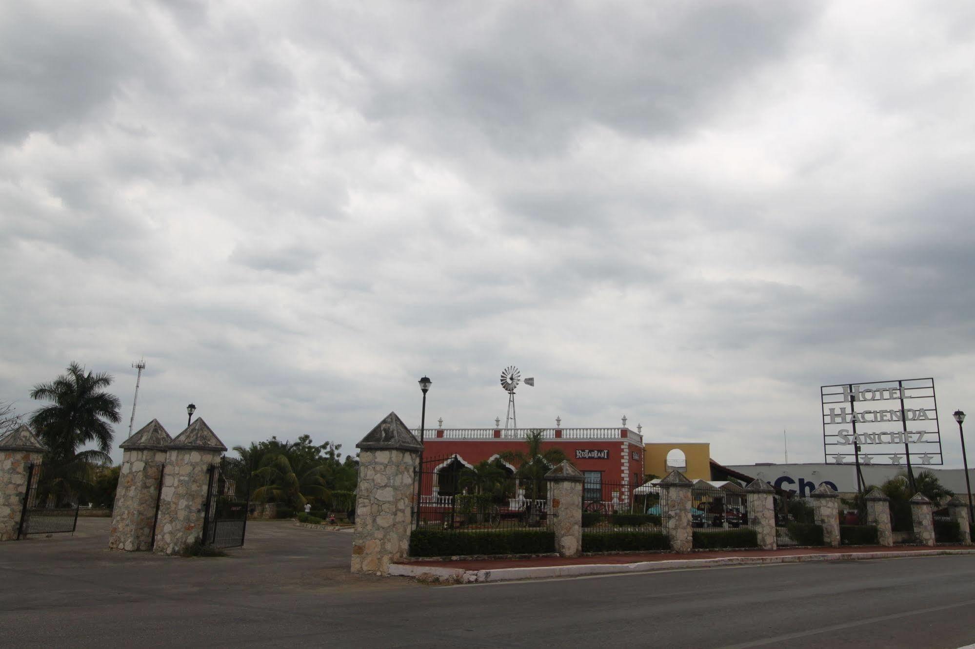 Hotel Hacienda Sanchez فالادوليد المظهر الخارجي الصورة